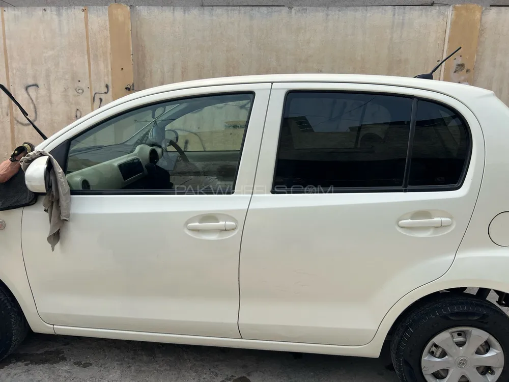 Toyota Passo 2010 for Sale in Peshawar Image-1