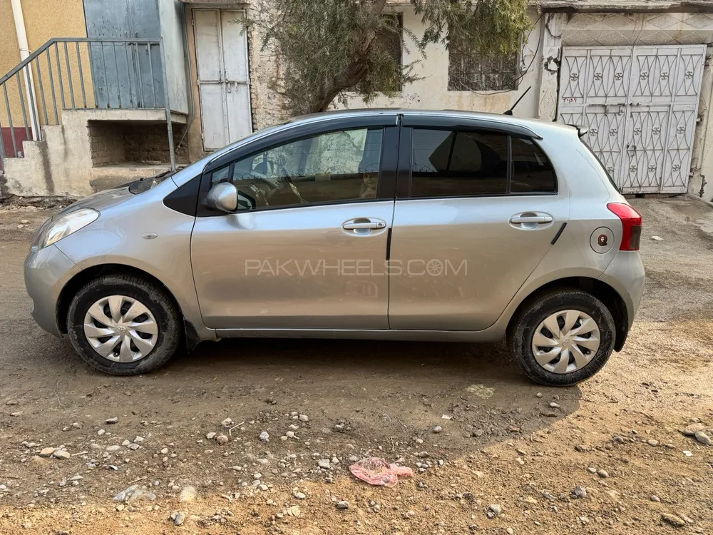 Toyota Vitz 2008 for Sale in Kohat Image-1