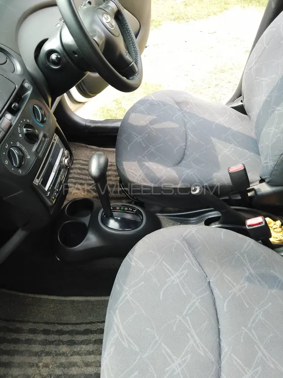 Toyota Vitz 2004 for Sale in Takhtbai Image-1