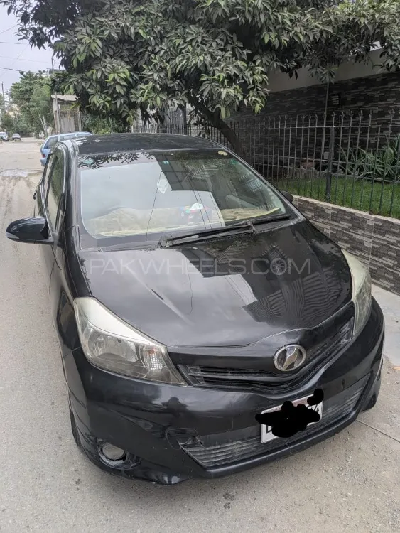 Toyota Vitz 2011 for Sale in Karachi Image-1