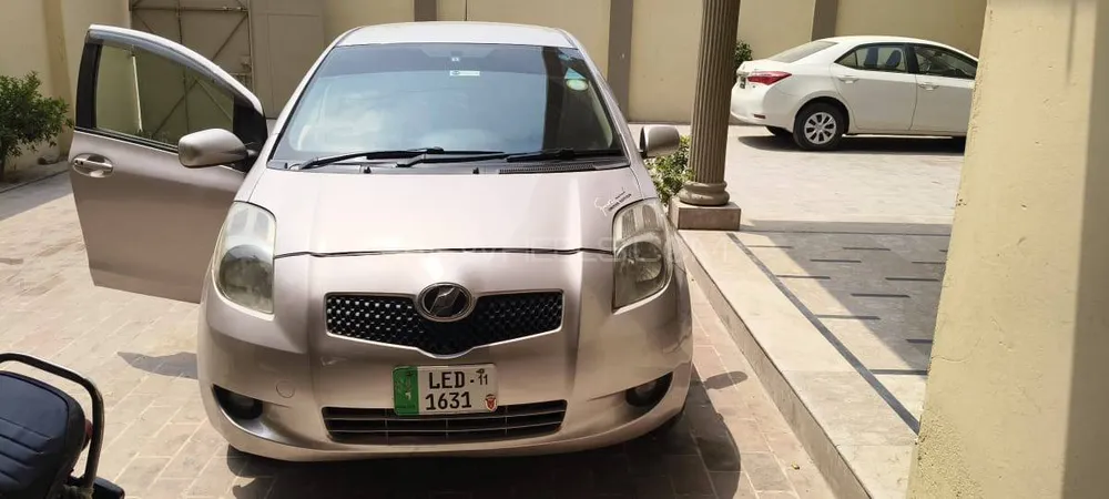 Toyota Vitz 2006 for Sale in Peshawar Image-1