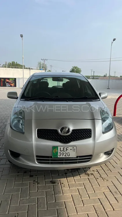Toyota Vitz 2007 for Sale in Mardan Image-1
