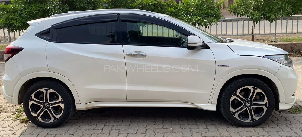 Honda Vezel 2016 for Sale in Lahore Image-1