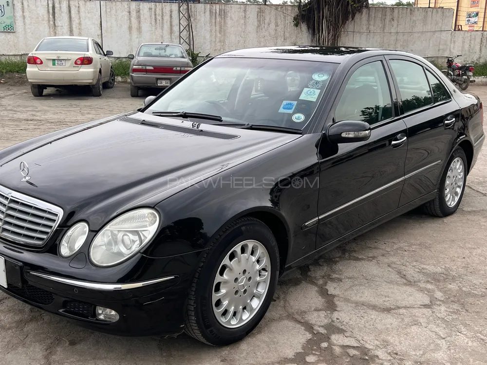 Mercedes Benz E Class 2004 for Sale in Lahore Image-1