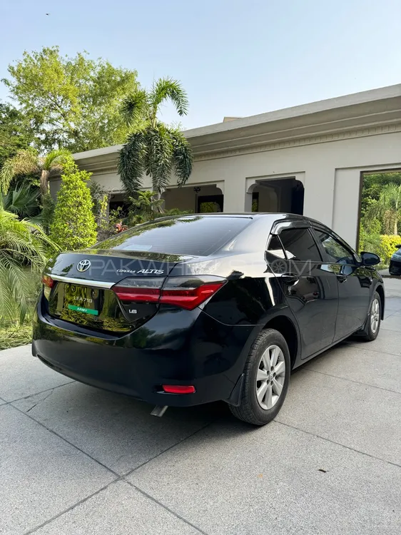 Toyota Corolla 2015 for Sale in Lahore Image-1