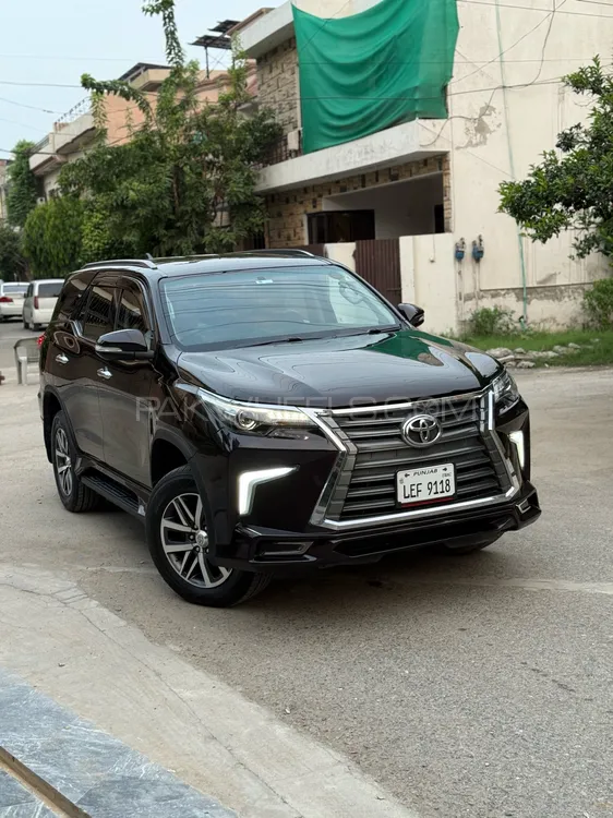 Toyota Fortuner 2017 for Sale in Lahore Image-1
