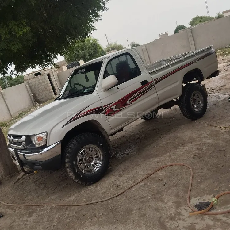 Toyota Hilux 2001 for Sale in Karak Image-1