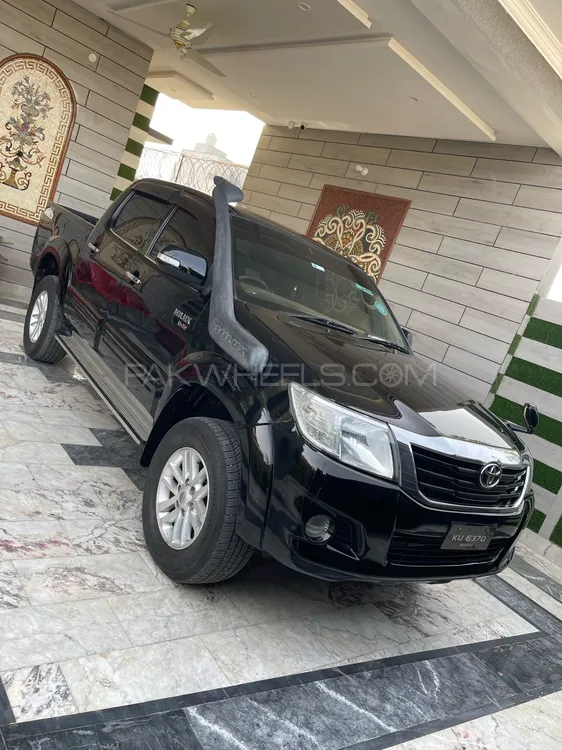 Toyota Hilux 2016 for Sale in Multan Image-1