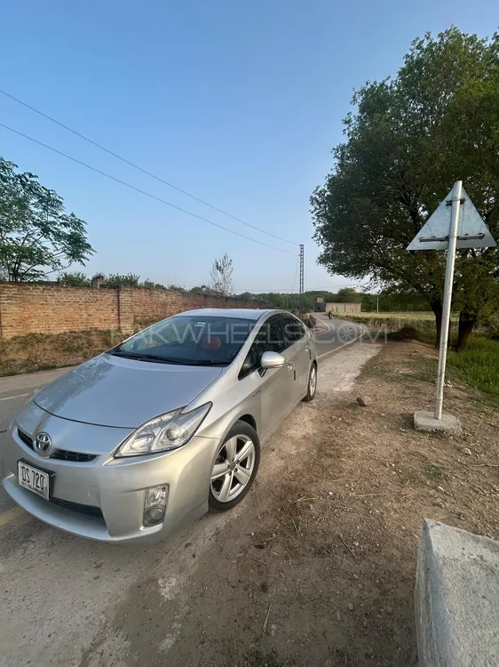 Toyota Prius 2011 for Sale in Islamabad Image-1