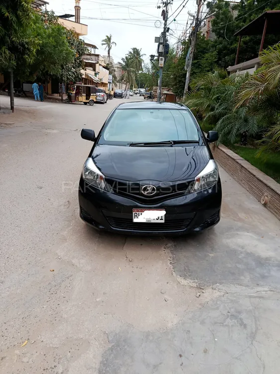 Toyota Vitz 2013 for Sale in Karachi Image-1