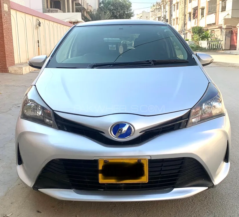 Toyota Vitz 2014 for Sale in Karachi Image-1