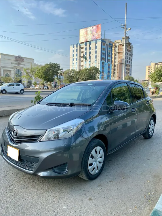 Toyota Vitz 2014 for Sale in Karachi Image-1