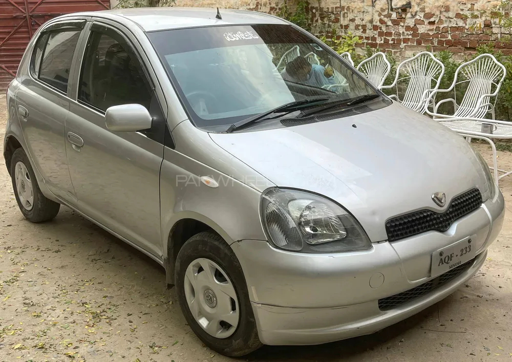Toyota Vitz 2000 for Sale in Islamabad Image-1
