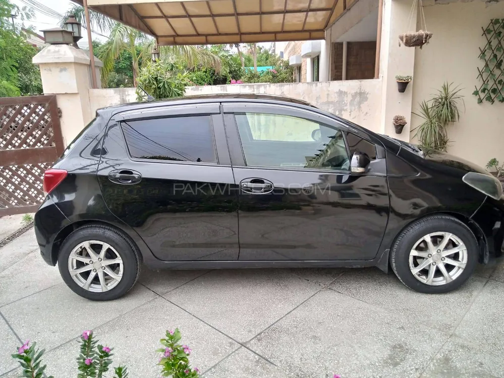 Toyota Vitz 2014 for Sale in Karachi Image-1