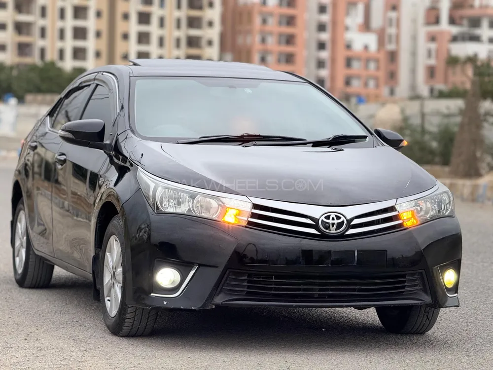 Toyota Corolla 2017 for Sale in Karachi Image-1