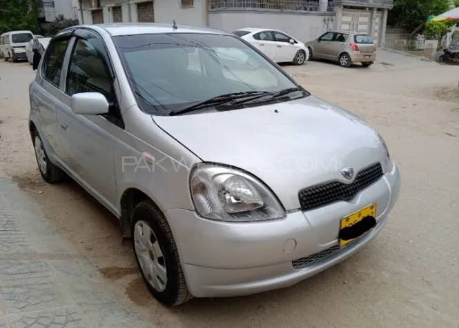 Toyota Vitz 2000 for Sale in Karachi Image-1