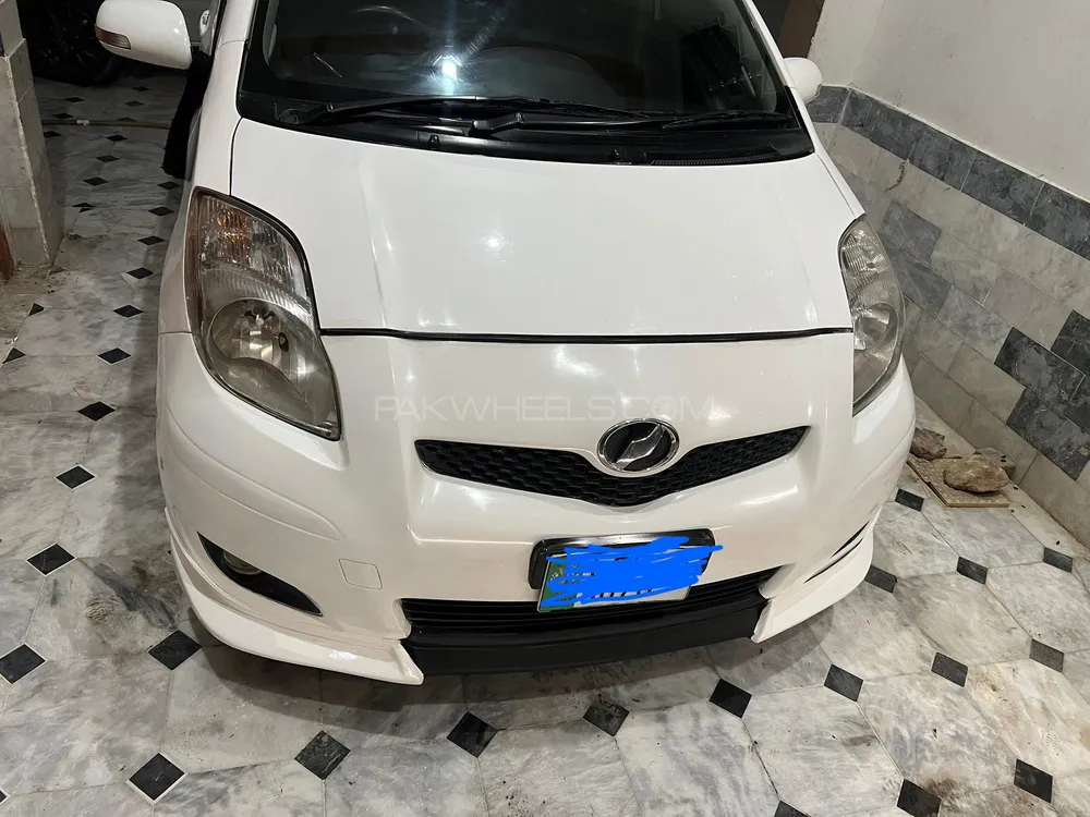 Toyota Vitz 2010 for Sale in Peshawar Image-1