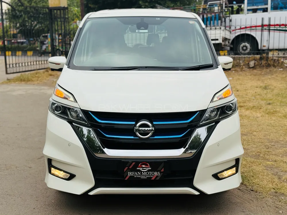 Nissan Serena 2018 for Sale in Faisalabad Image-1