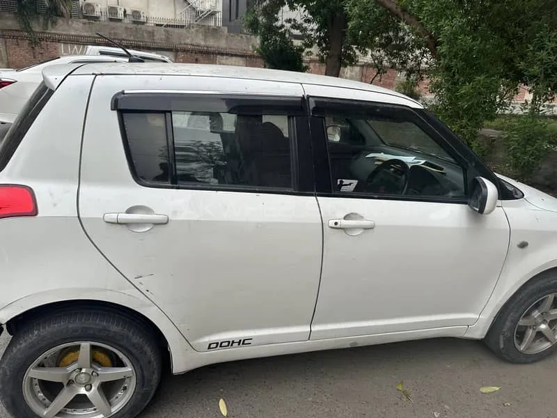 Suzuki Swift 2011 for Sale in Lahore Image-1