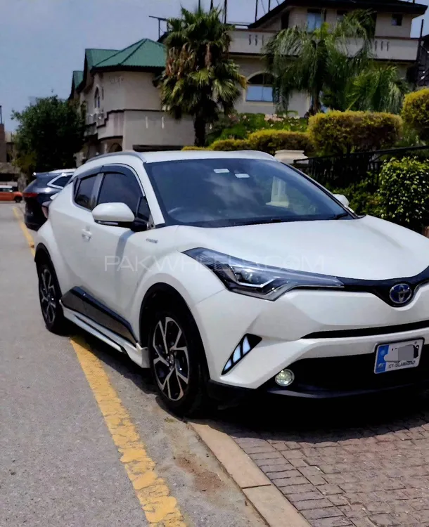 Toyota C-HR 2017 for Sale in Islamabad Image-1