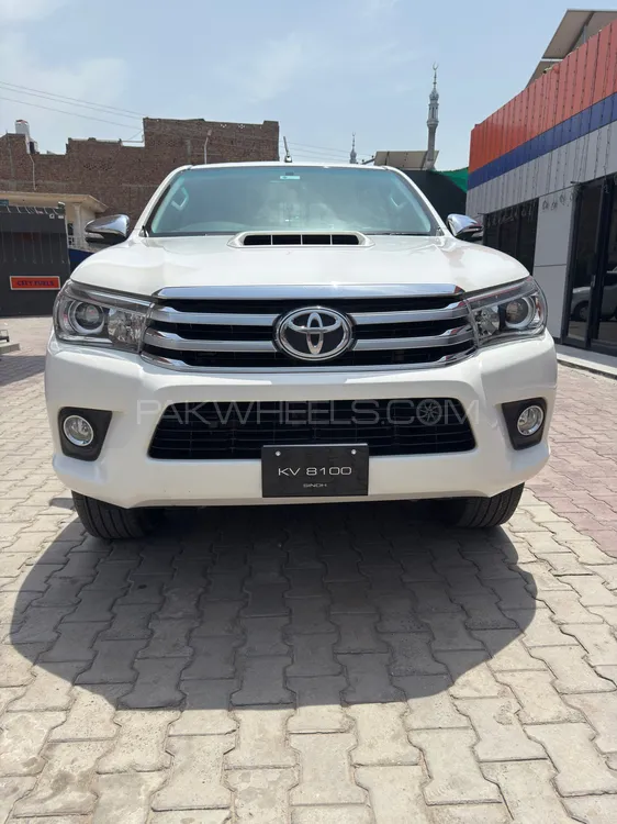 Toyota Hilux 2017 for Sale in Faisalabad Image-1