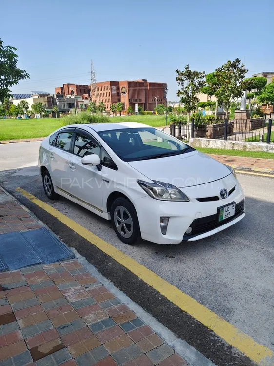 Toyota Prius 2013 for Sale in Wah cantt Image-1