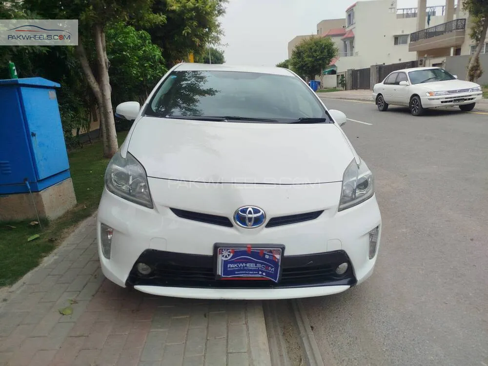 Toyota Prius 2013 for Sale in Lahore Image-1