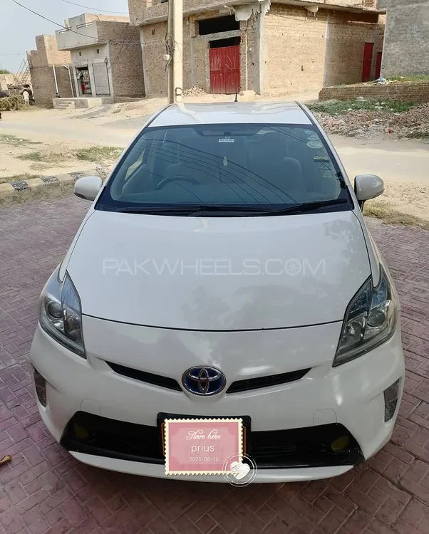 Toyota Prius 2012 for Sale in Burewala Image-1