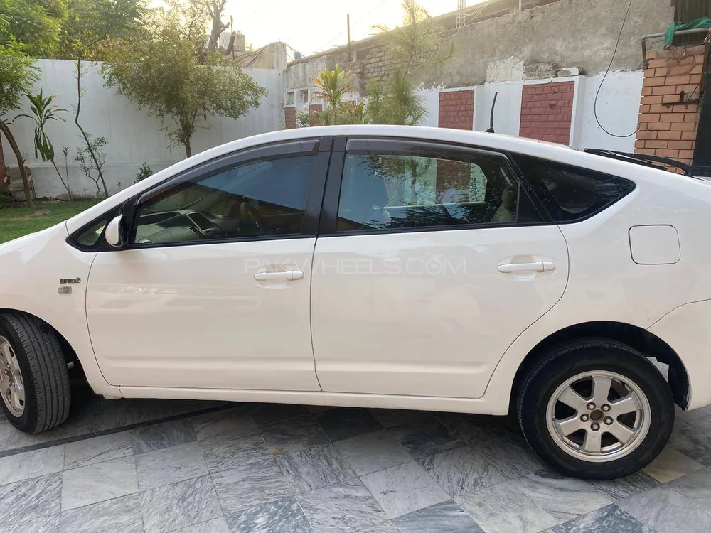 ٹویوٹا پریوس 2011 for Sale in پشاور Image-1