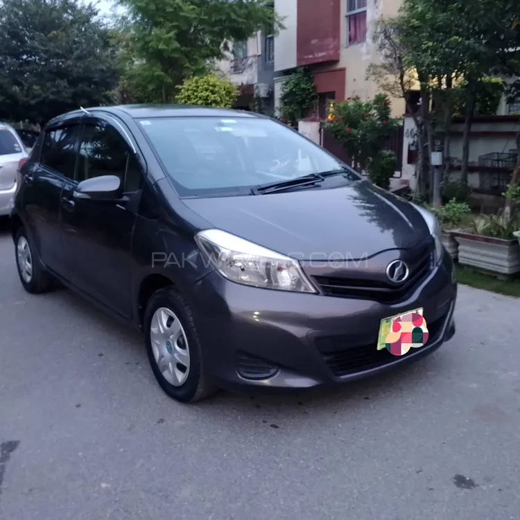 Toyota Vitz 2011 for Sale in Lahore Image-1