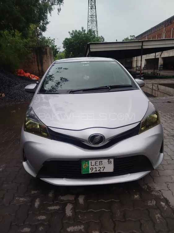 Toyota Vitz 2015 for Sale in Toba Tek Singh Image-1