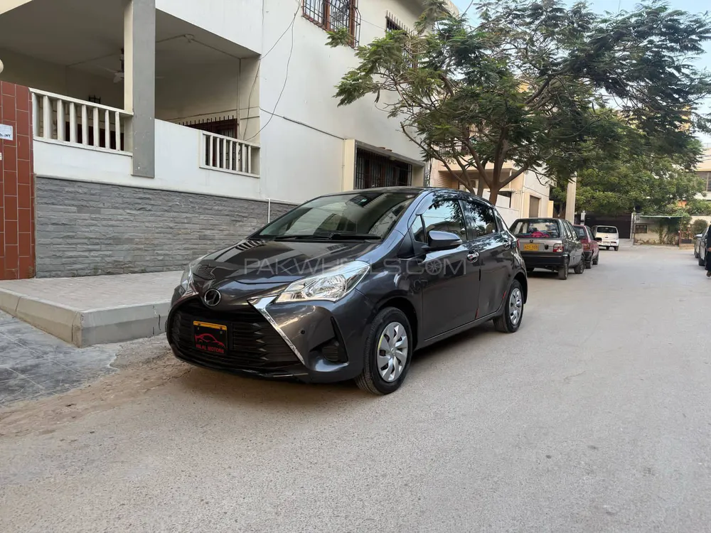 Toyota Vitz 2017 for Sale in Karachi Image-1
