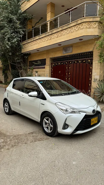 Toyota Vitz 2017 for Sale in Karachi Image-1
