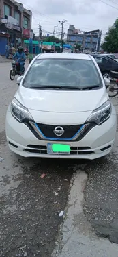 Nissan Note e-Power X V Selection 2017