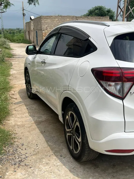 Honda Vezel 2015 for Sale in Chakwal Image-1