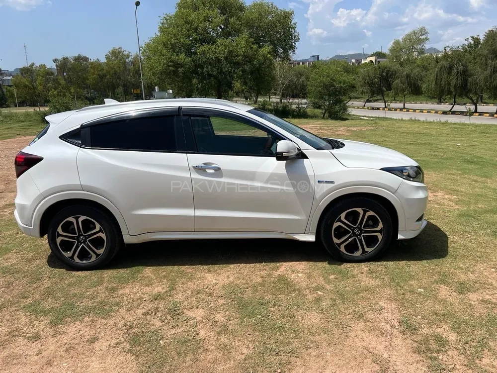 Honda Vezel 2016 for Sale in Islamabad Image-1