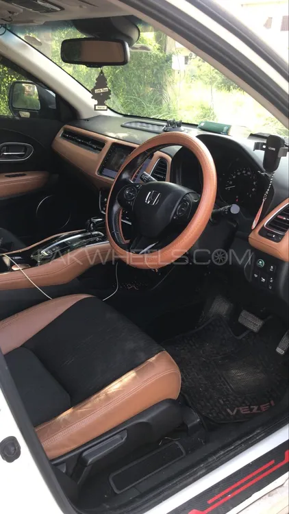 Honda Vezel 2018 for Sale in Islamabad Image-1