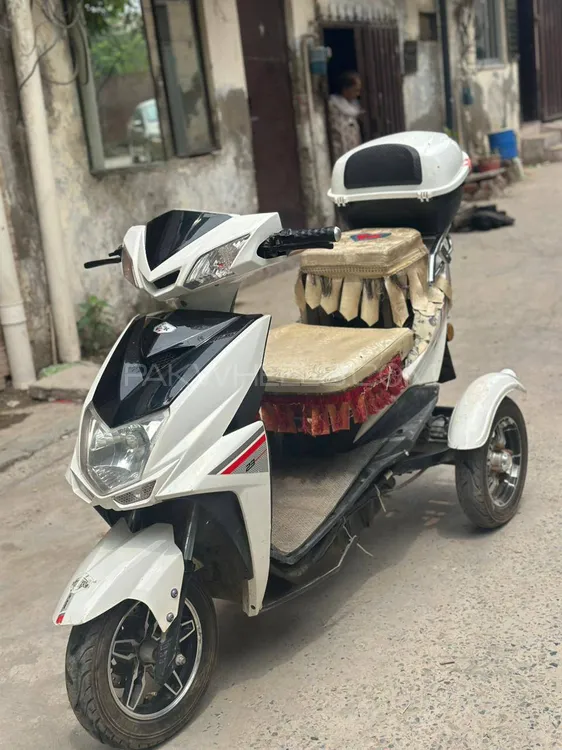 Lectrix Scooty 2025 for Sale Image-1
