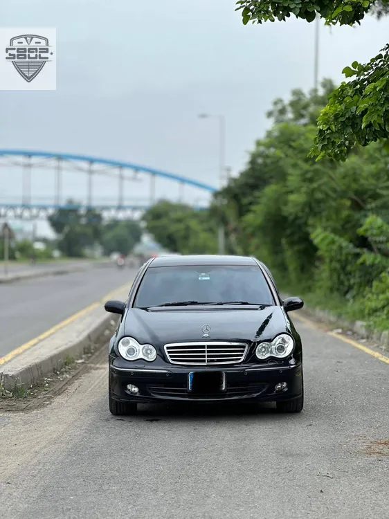 Mercedes Benz C Class 2004 for Sale in Lahore Image-1