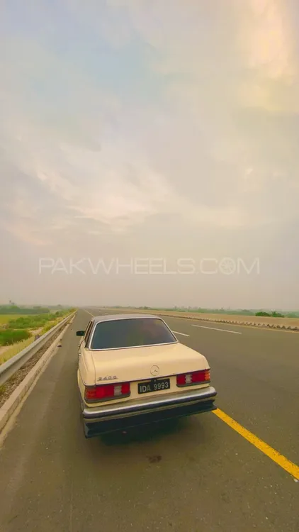 Mercedes Benz E Class 1982 for Sale in Lahore Image-1