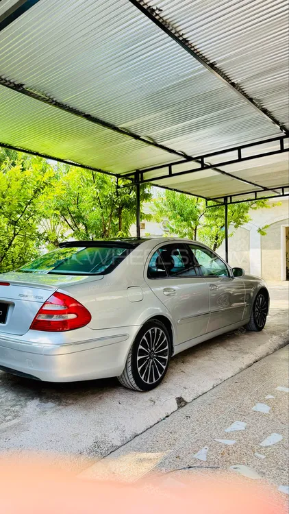 Mercedes Benz E Class 2005 for Sale in Islamabad Image-1