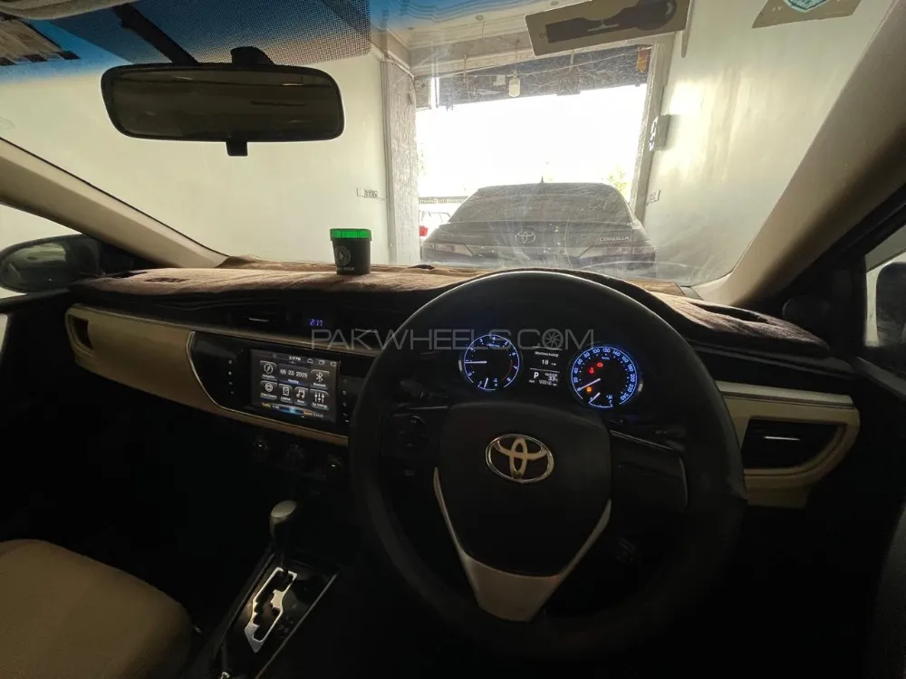 Toyota Corolla 2015 for Sale in Karachi Image-1