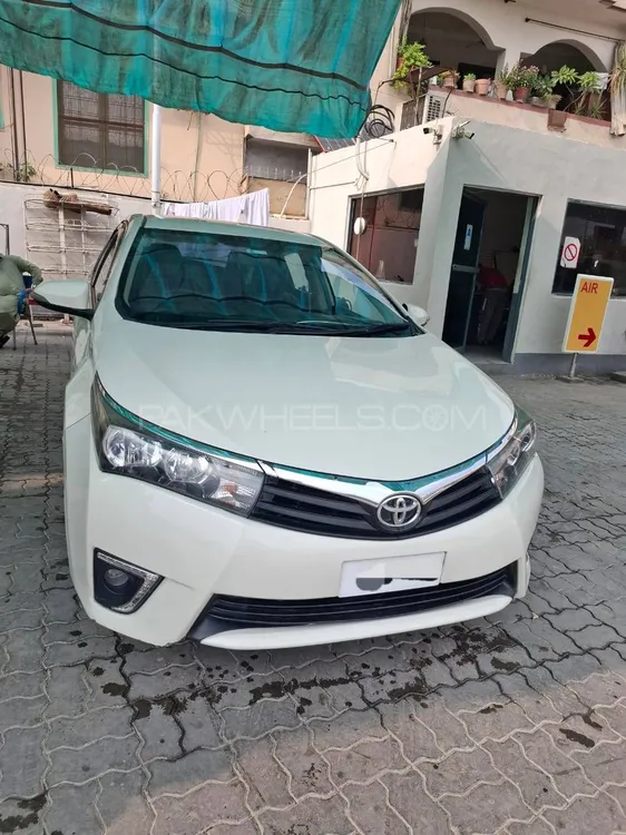 Toyota Corolla 2015 for Sale in Peshawar Image-1