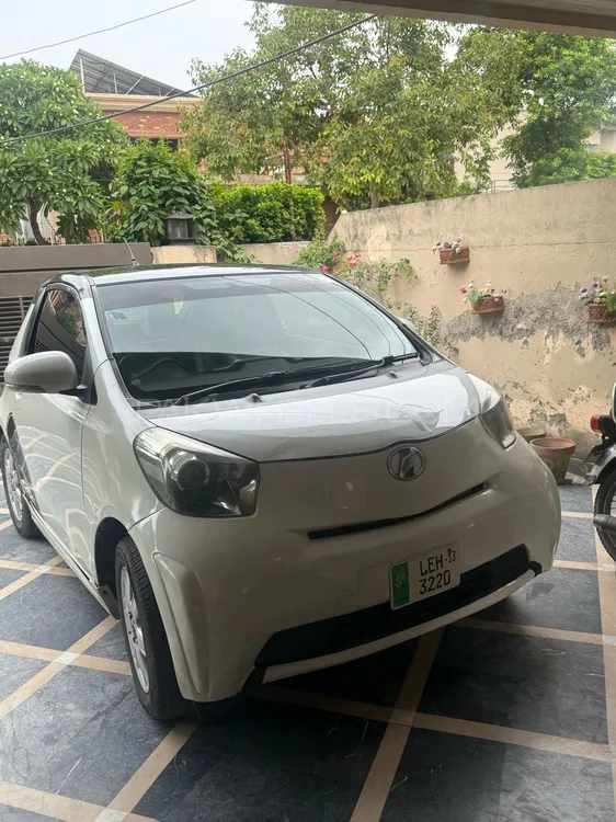 Toyota iQ 2010 for Sale in Lahore Image-1