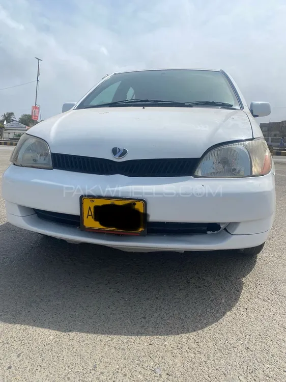 Toyota Platz 2002 for Sale in Karachi Image-1