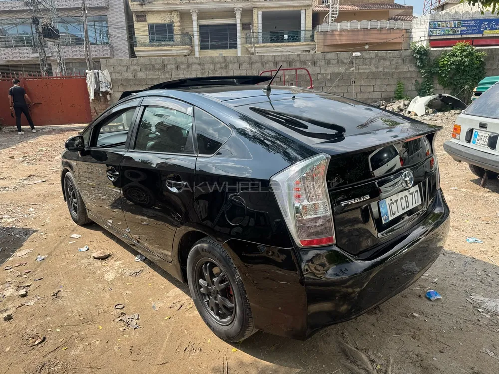 Toyota Prius 2010 for Sale in Islamabad Image-1