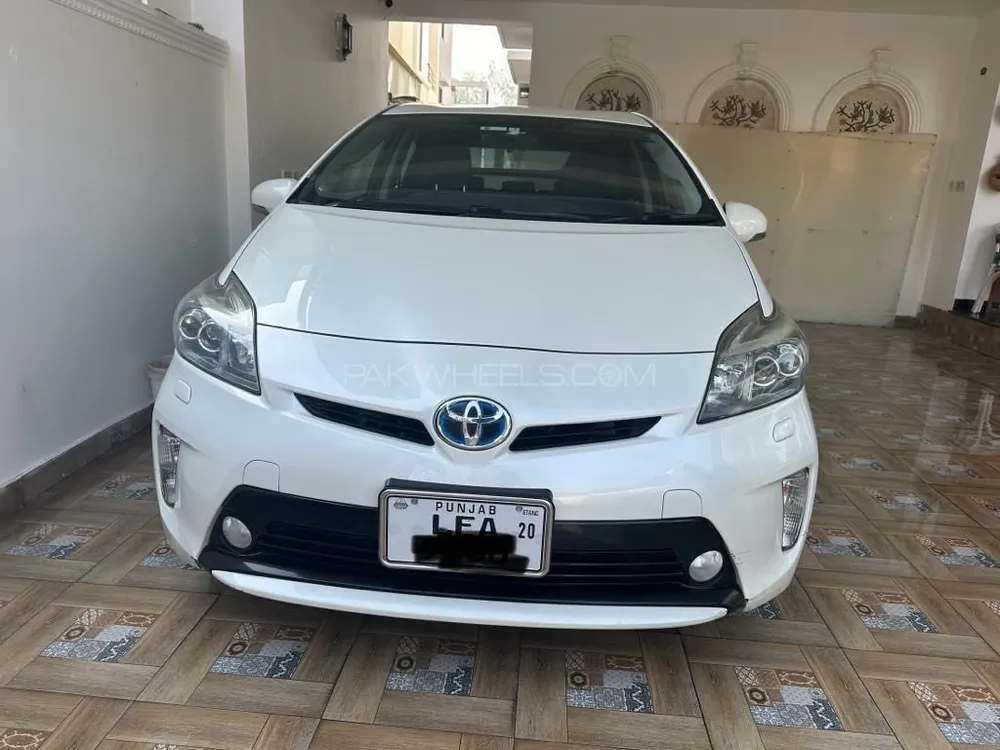 Toyota Prius 2015 for Sale in Lahore Image-1