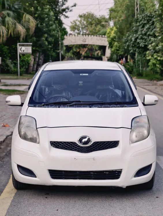 Toyota Vitz 2008 for Sale in Nowshera Image-1