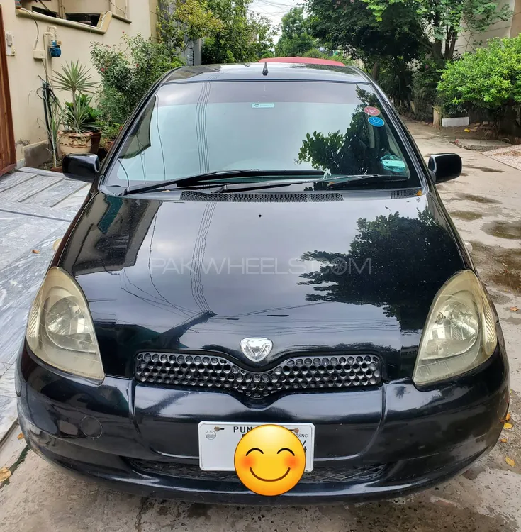 Toyota Vitz 2000 for Sale in Lahore Image-1