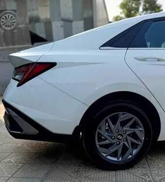 Hyundai Elantra Hybrid 2025